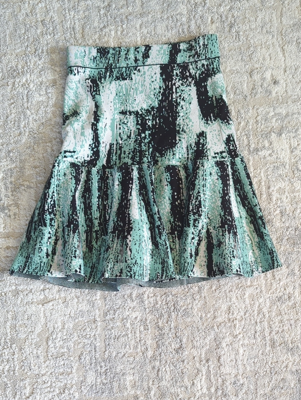 BCBGMaxAzria Brushstroke Power Skirt Size Small
